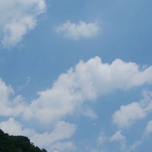 四川ダムの空　気持ちいい最高！ウグイスがホーホケチン？と鳴いている　下手ですねぇ　#福山神辺#四川ダム#ホーホケチン？