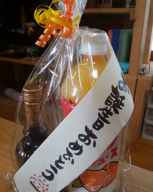 友人であり生徒さんであるOさんからお祝いいただきました　#福山神辺#誕生日#ジュース#毎年有難う!(^^)!#元気で居るからね～