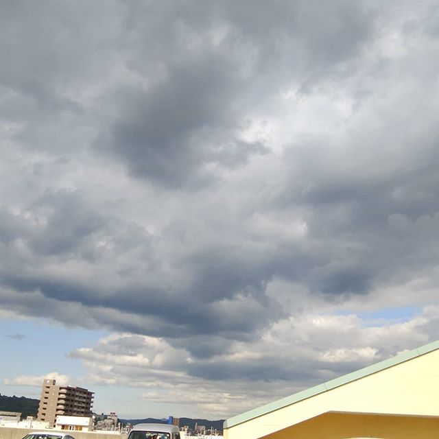 仕事を終えて近くのフジへこんな雲が好き！！！ やったぁワクワク#福山神辺#空