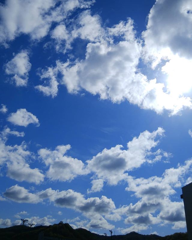 今朝の空ステキだなぁワクワクする一日中見ていても飽きないだろうぼ〜として空を見ていたい#福山神辺 #今空