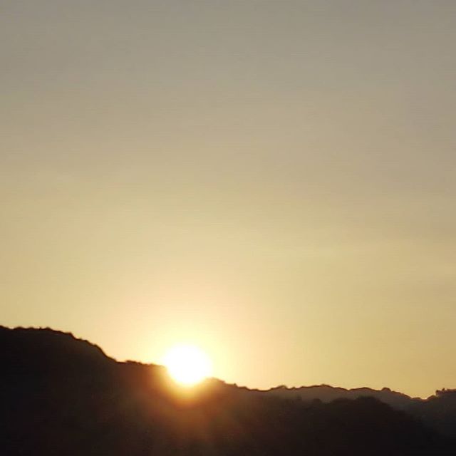只今 ウォーキング中太陽が上がり始めました合掌 ＃福山神辺＃今日１日に感謝します