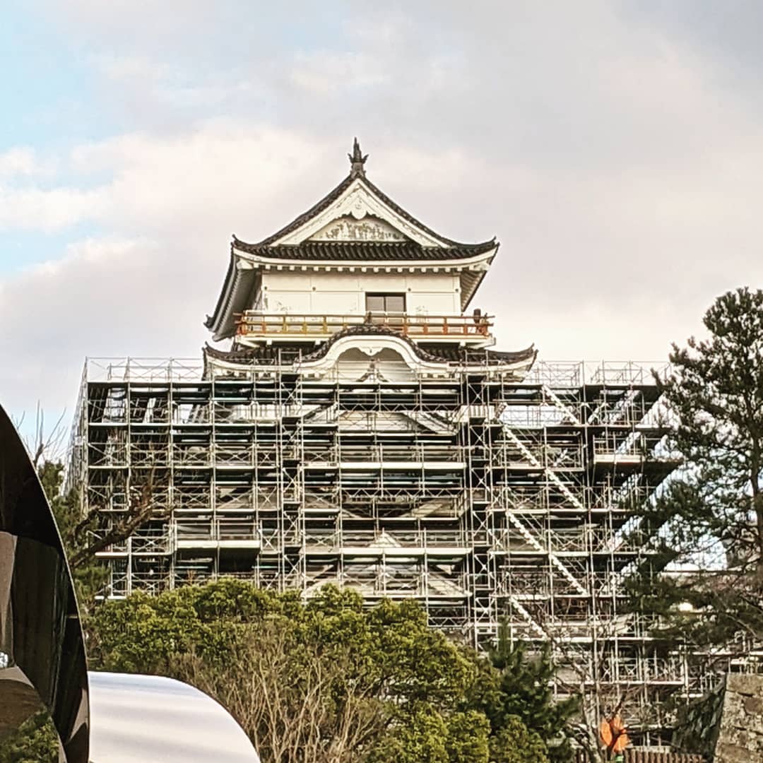 我らが福山城　耐震改修工事中築城400年でーす美術館から見ましたので正面ではないですよでも美しいですね#福山神辺#お城#耐震工事#うっとり