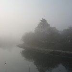 霧の岡山城